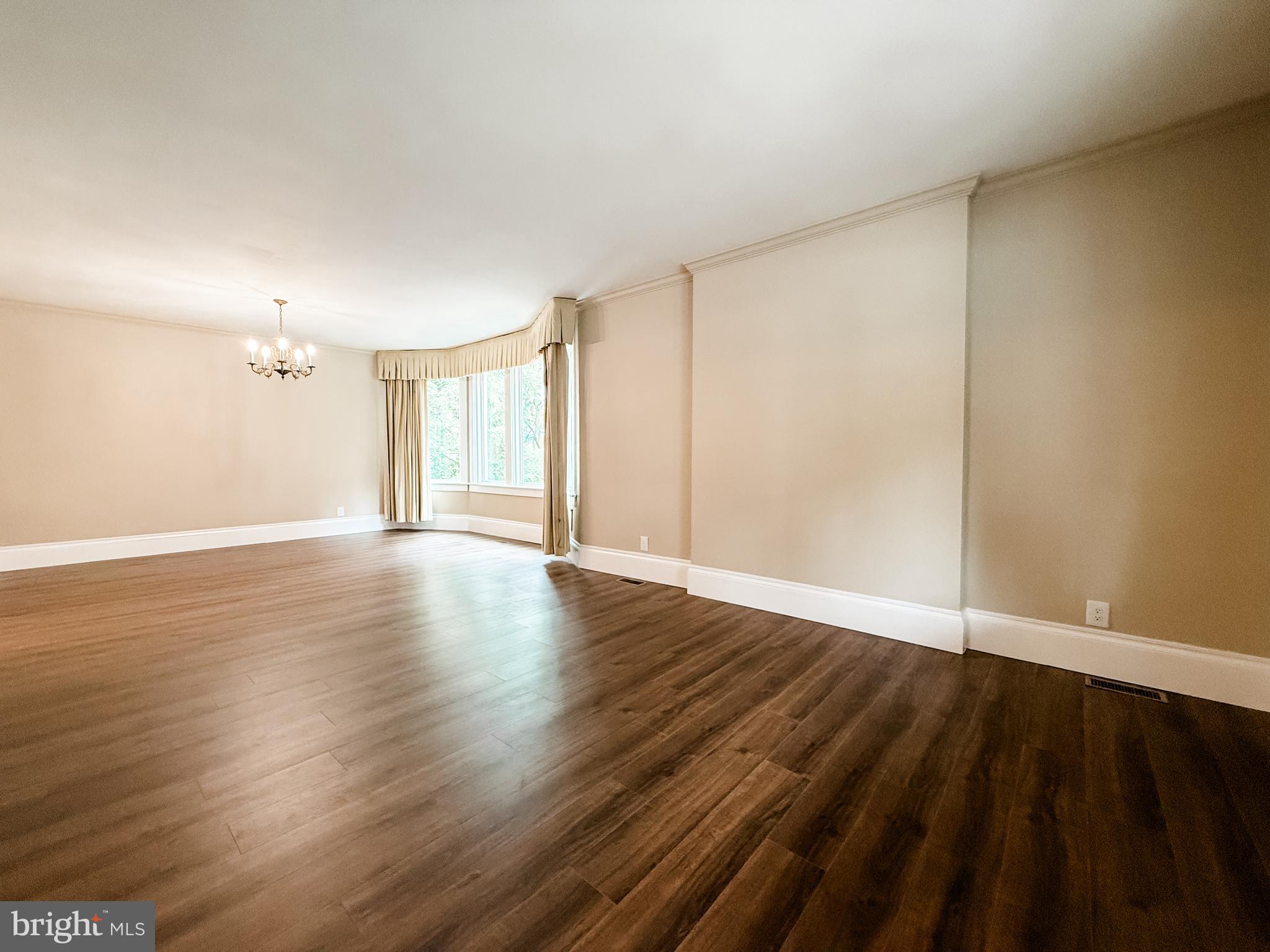 WEST SIDE - Residential