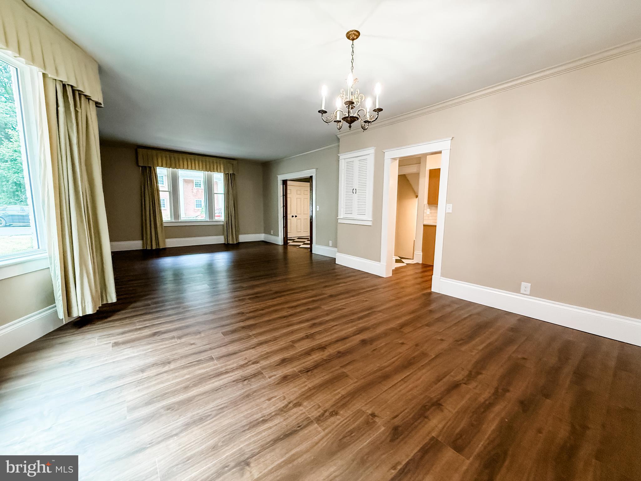 WEST SIDE - Residential