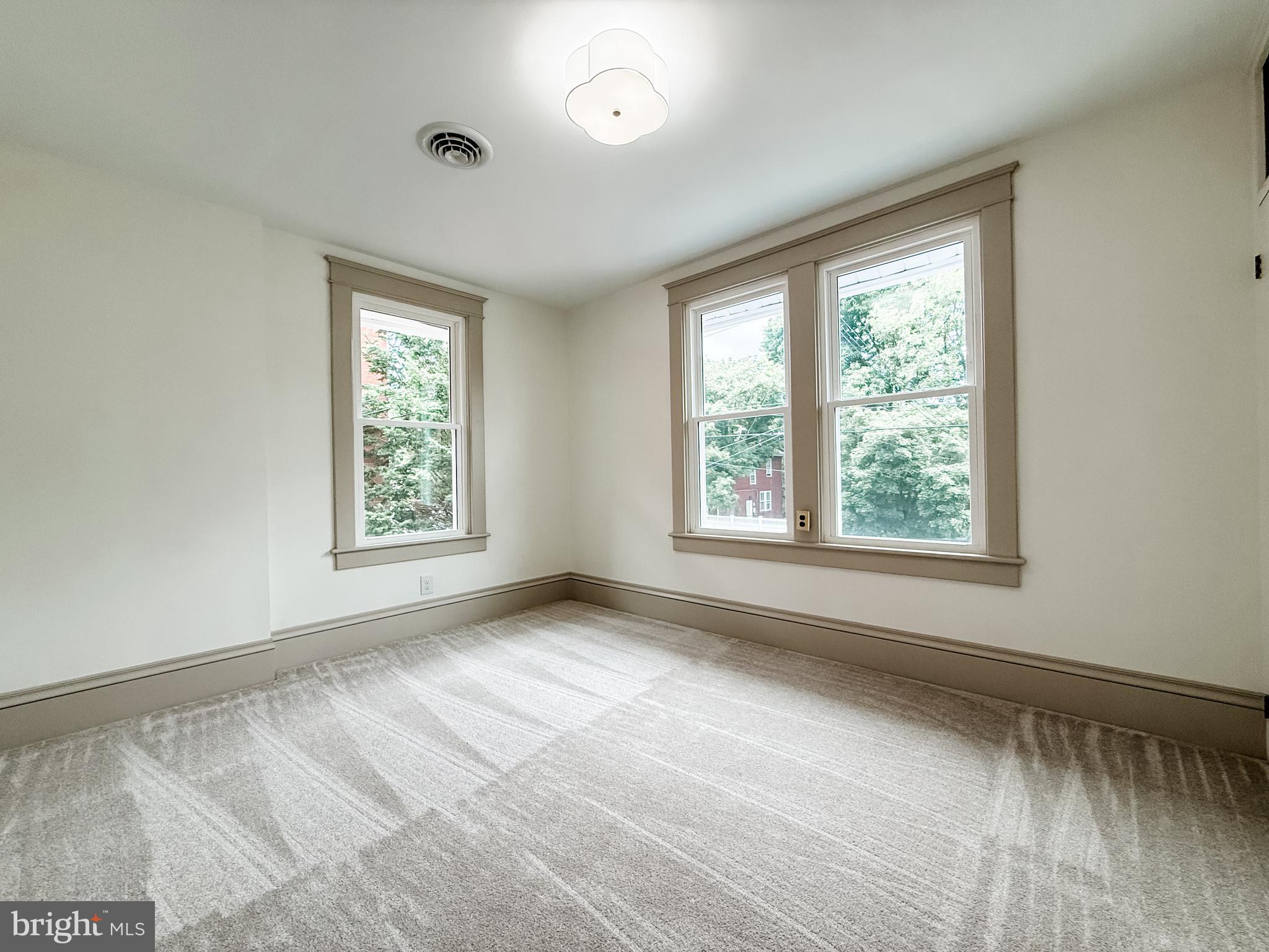 WEST SIDE - Residential