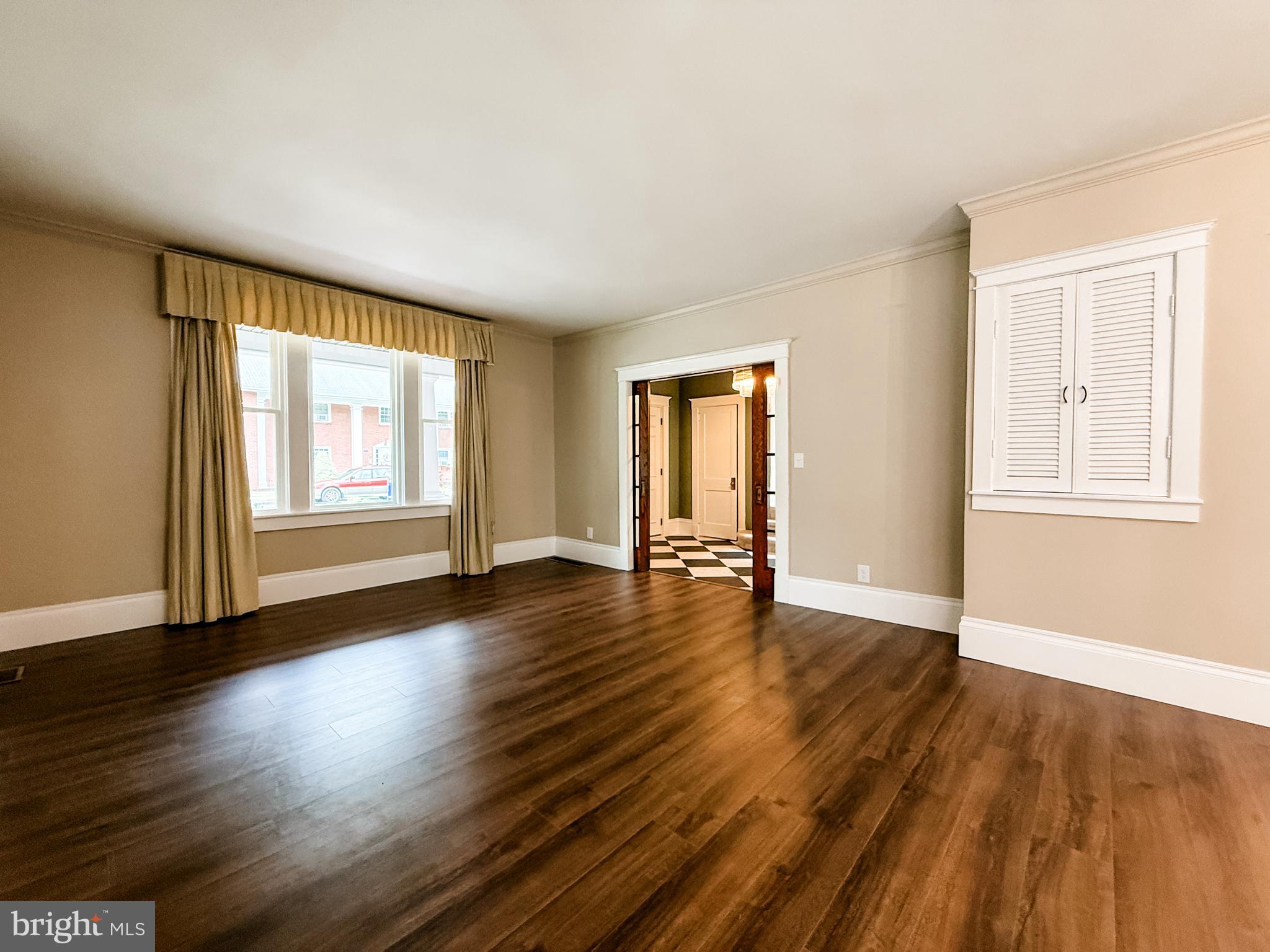WEST SIDE - Residential