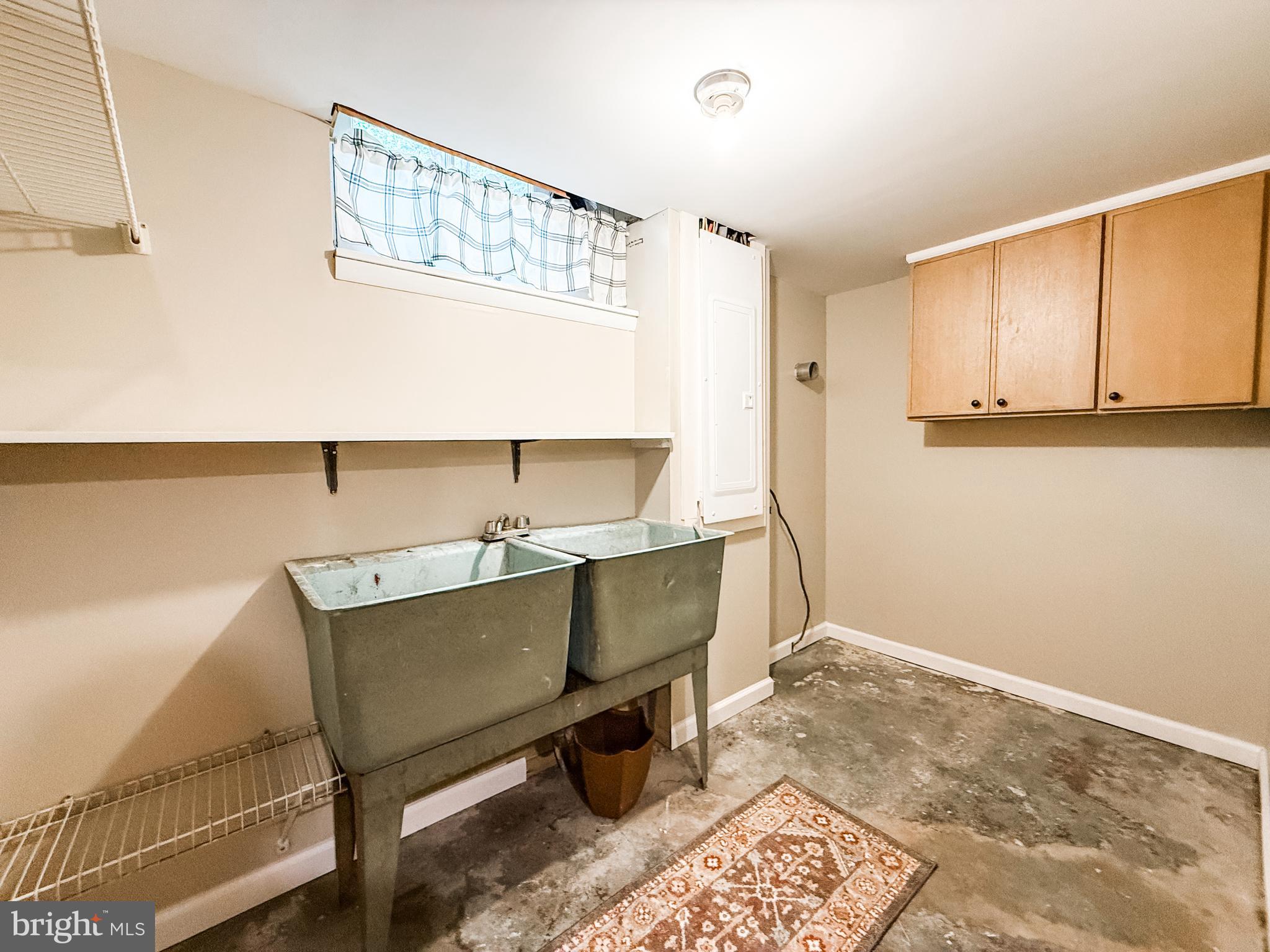 WEST SIDE - Residential