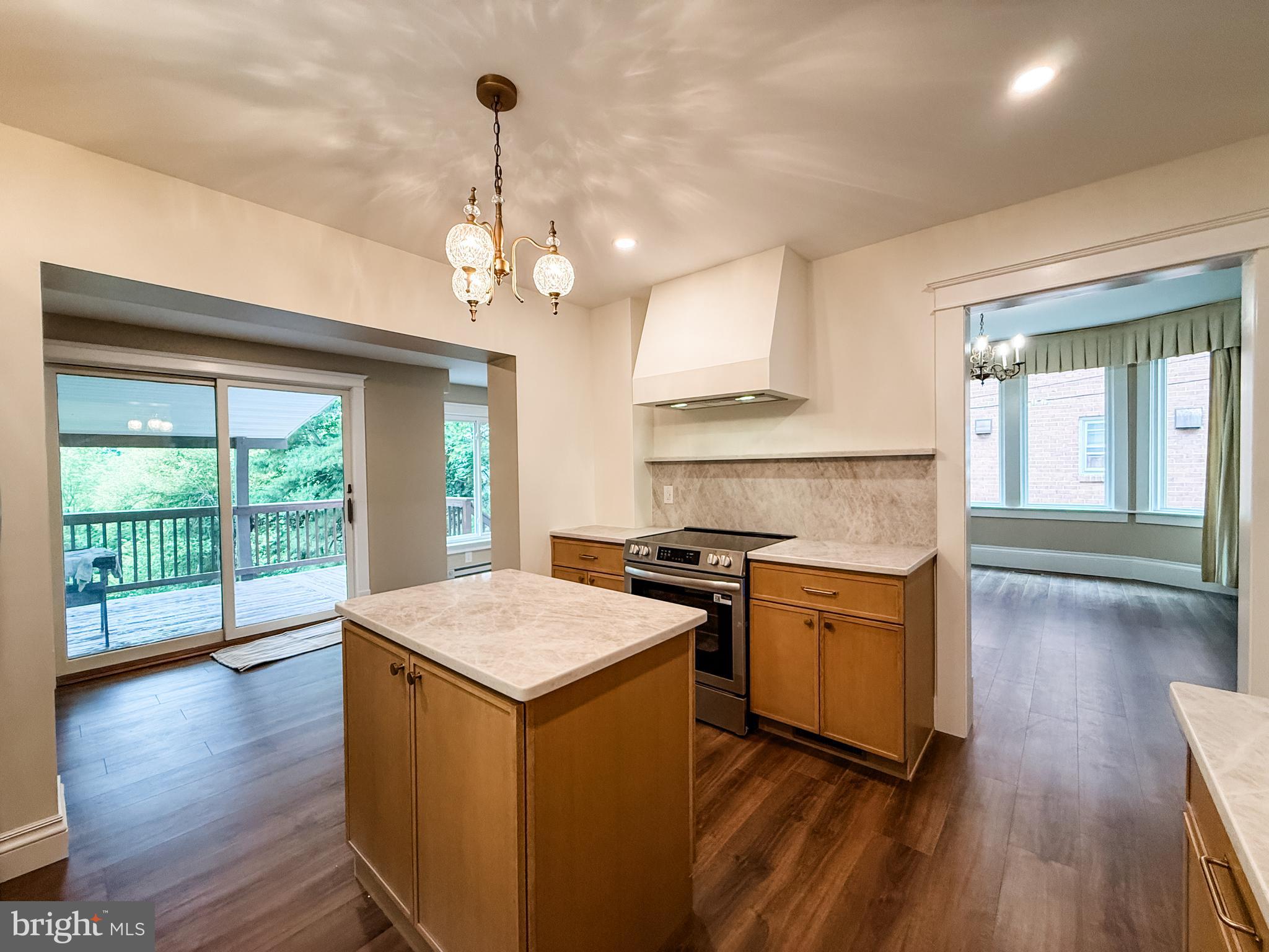 WEST SIDE - Residential
