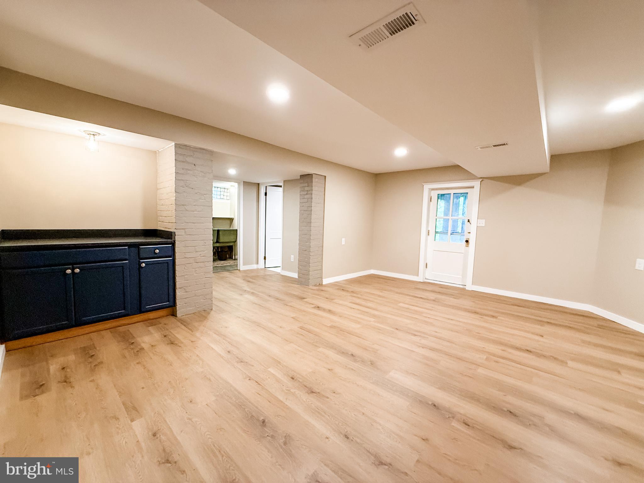WEST SIDE - Residential