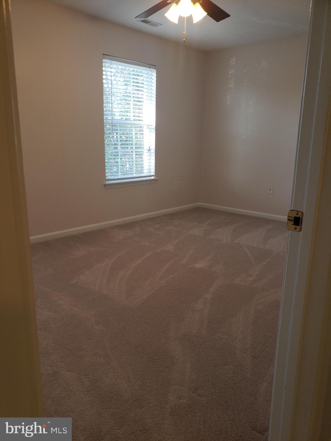 LAKEVIEW TOWNHOUSES - Residential Lease