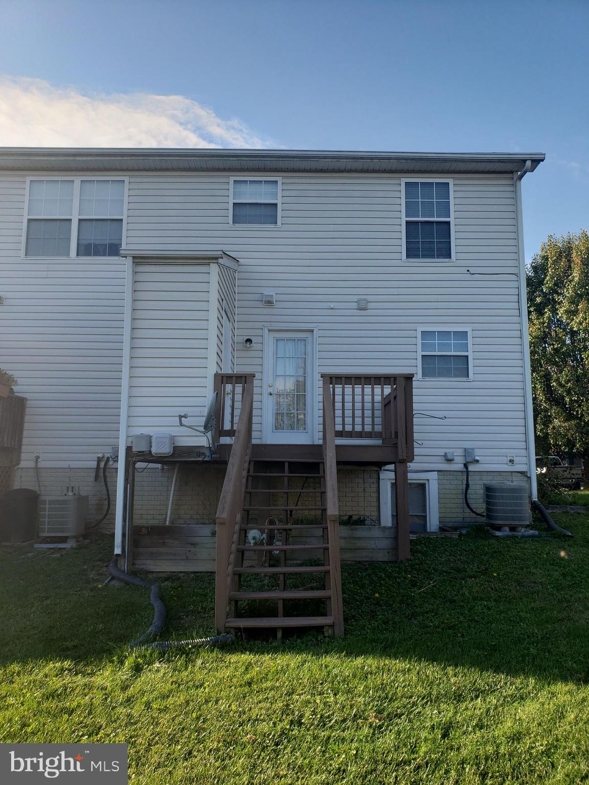 LAKEVIEW TOWNHOUSES - Residential Lease