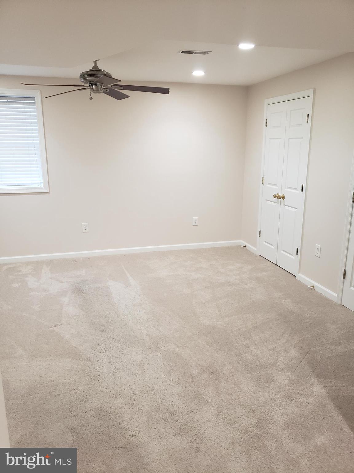 LAKEVIEW TOWNHOUSES - Residential Lease