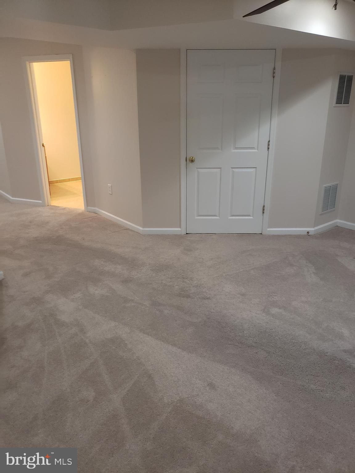 LAKEVIEW TOWNHOUSES - Residential Lease