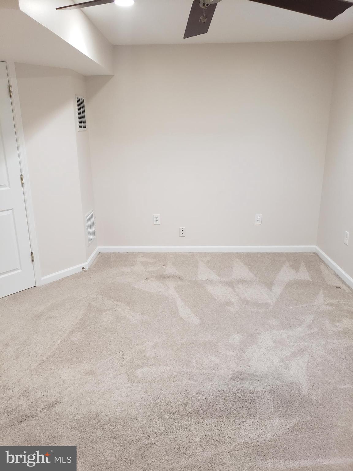LAKEVIEW TOWNHOUSES - Residential Lease