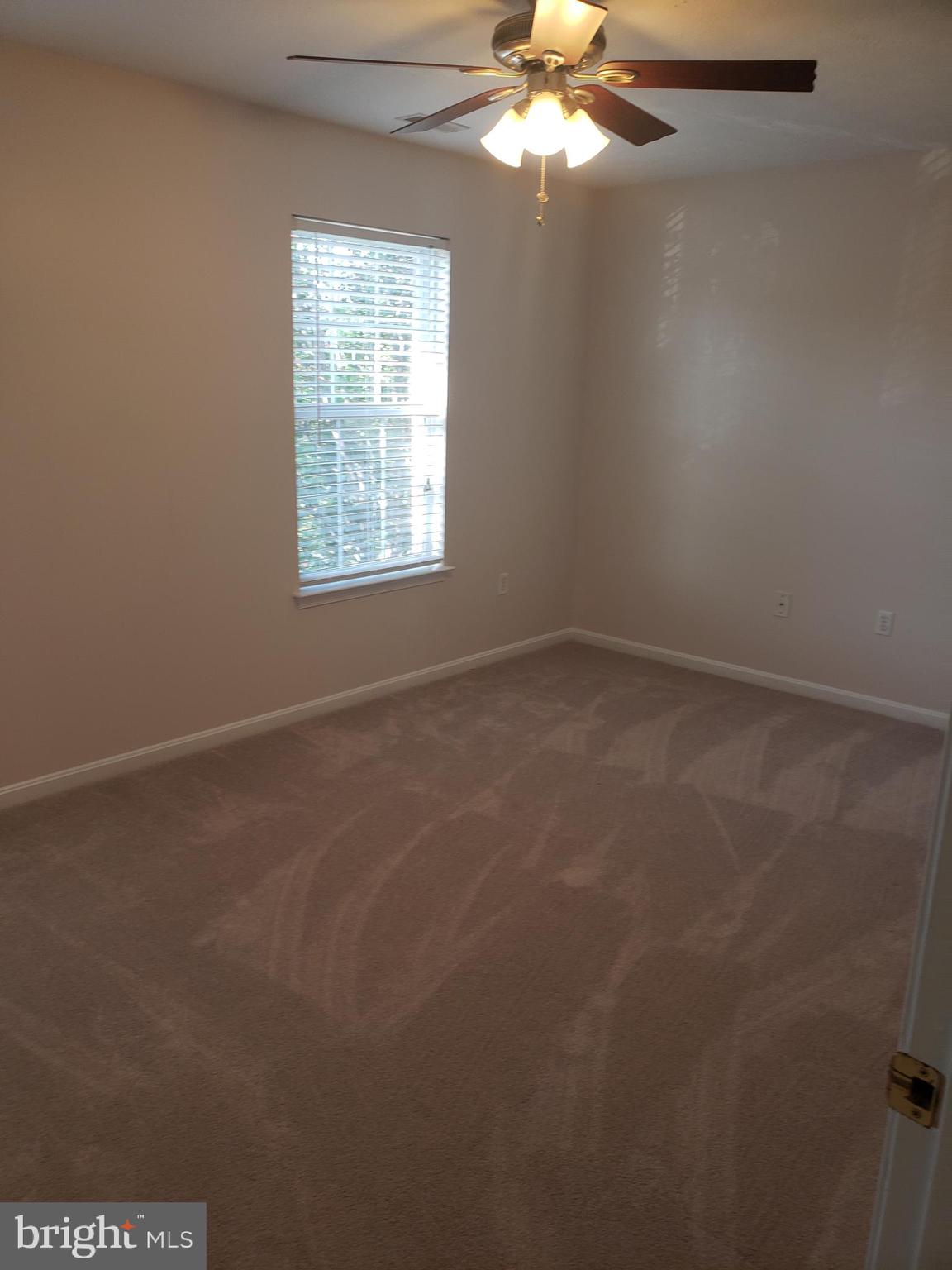 LAKEVIEW TOWNHOUSES - Residential Lease