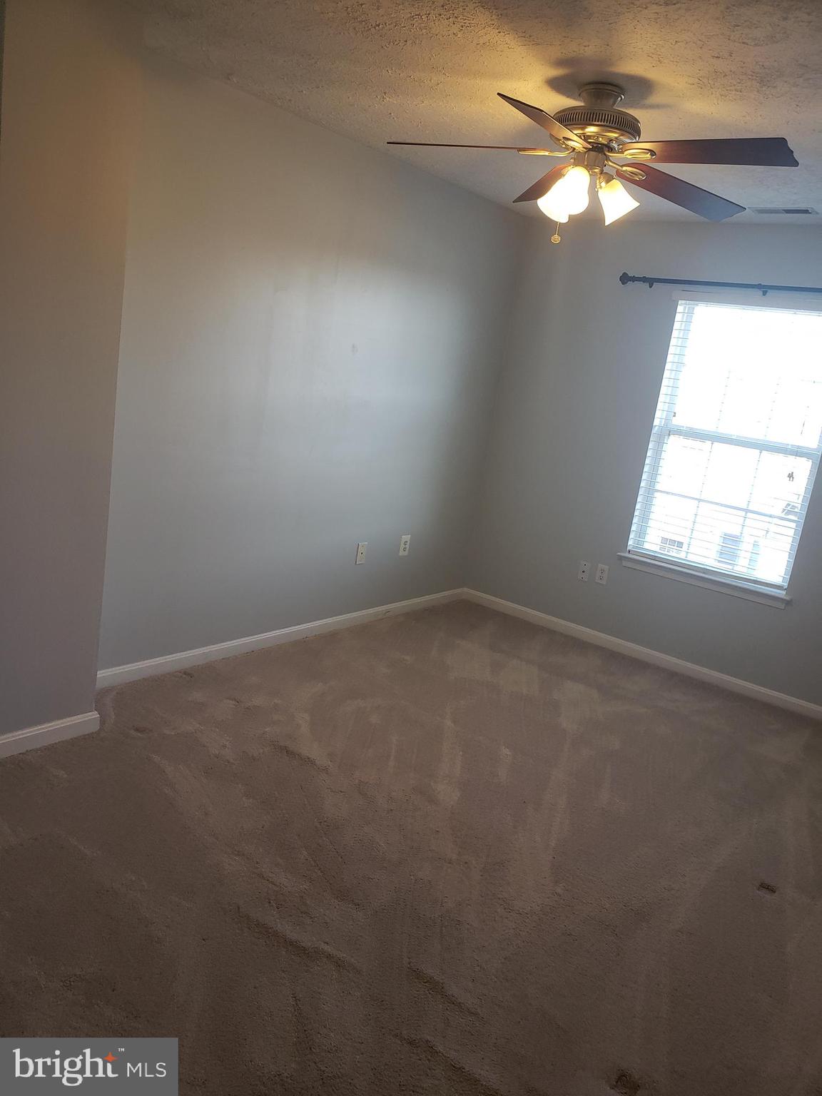 LAKEVIEW TOWNHOUSES - Residential Lease