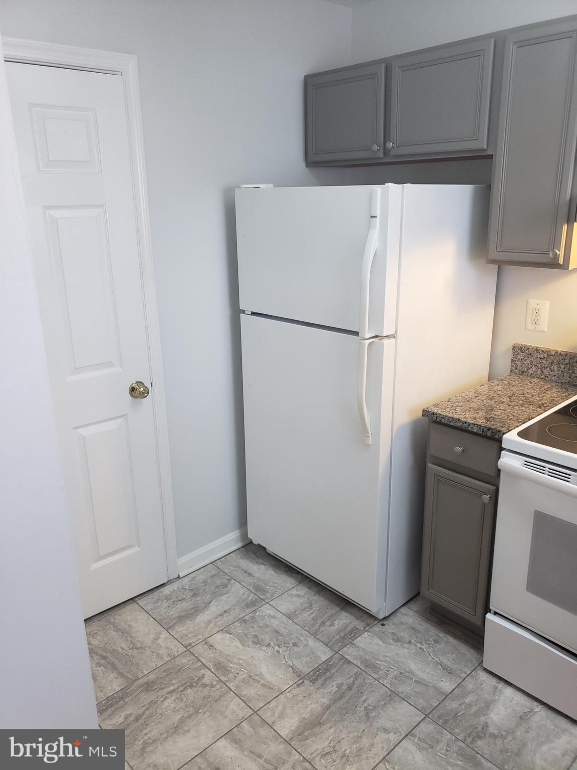 LAKEVIEW TOWNHOUSES - Residential Lease