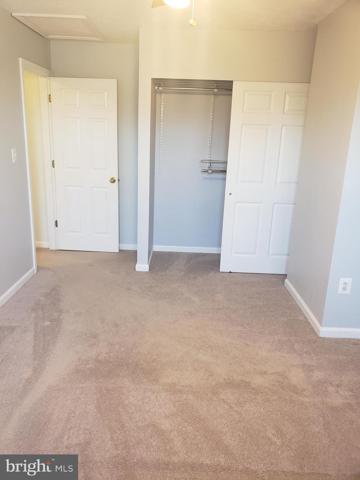 LAKEVIEW TOWNHOUSES - Residential Lease