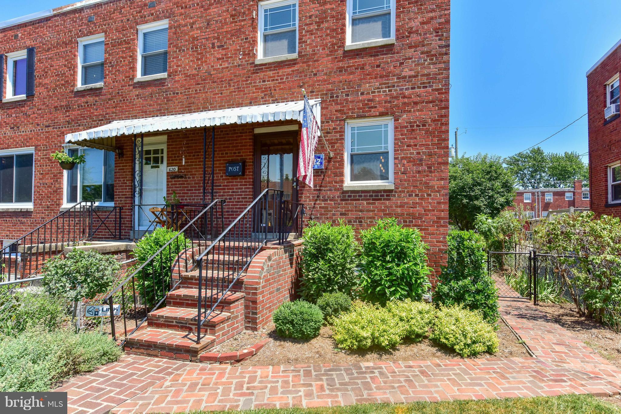 Fabulous end unit townhouse in the desirable SW quadrant of Old Town. Beautifully updated and expanded with a spectacular sun room addition with vaulted ceiling. Abundant natural light throughout. Additional den and laundry room in finished lower level. Lovely deck overlooking a large yard and off street parking. Just a short walk to the King Street metro station, shops and restaurants.