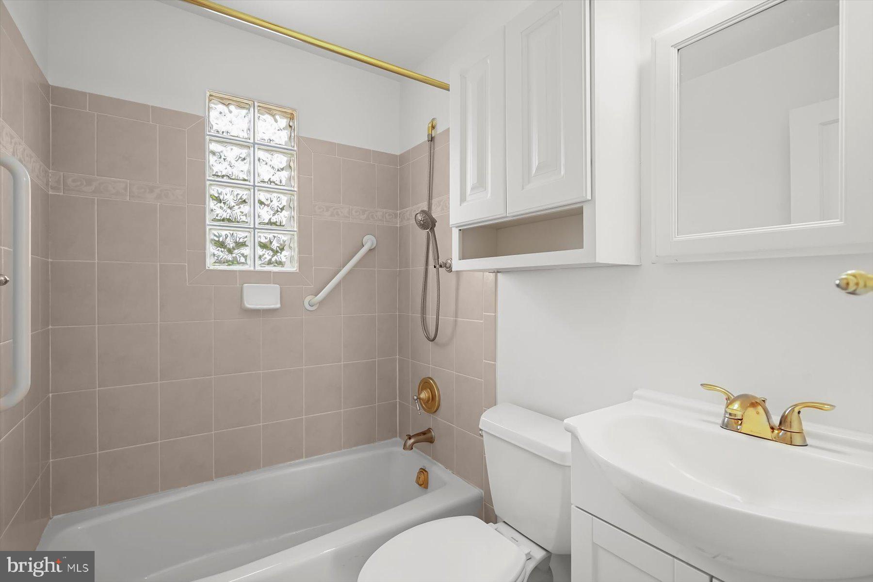 CHESTNUT HILLS - Residential