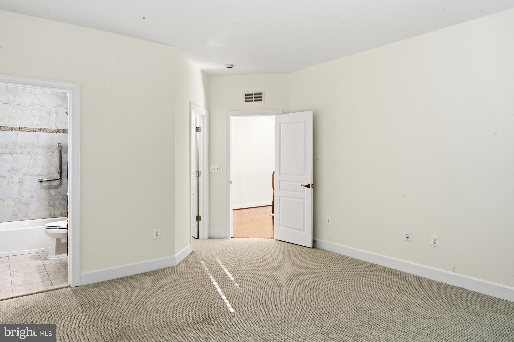 HUNTLEIGH AT CREIGHTON FARMS - Residential