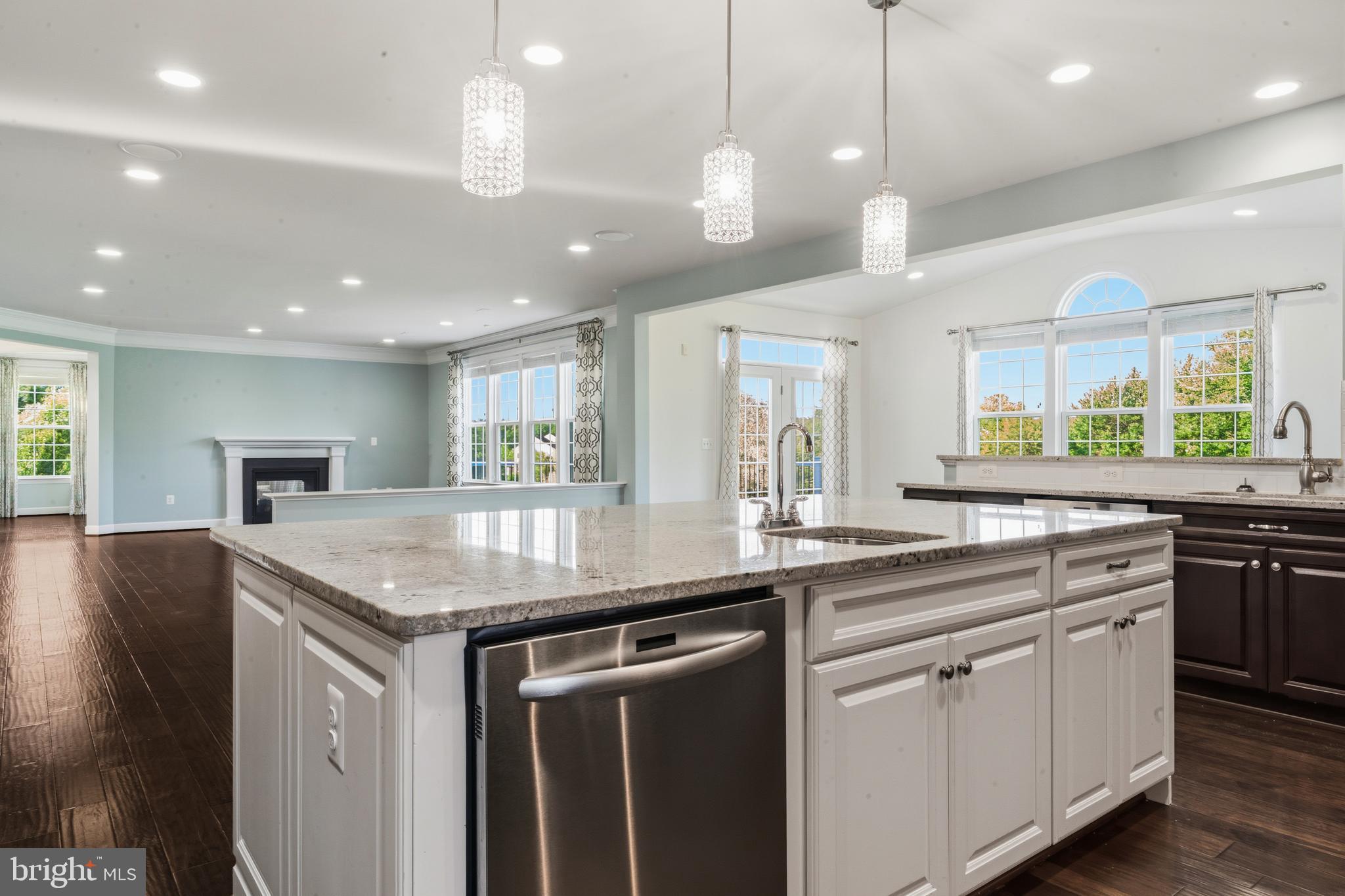 HUNTLEIGH AT CREIGHTON FARMS - Residential