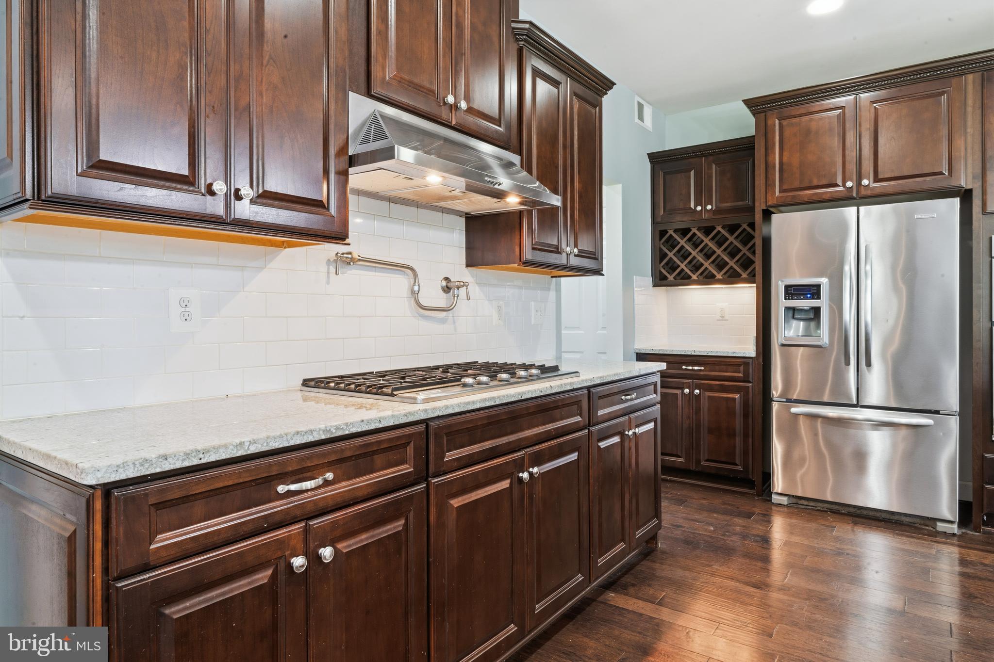 HUNTLEIGH AT CREIGHTON FARMS - Residential
