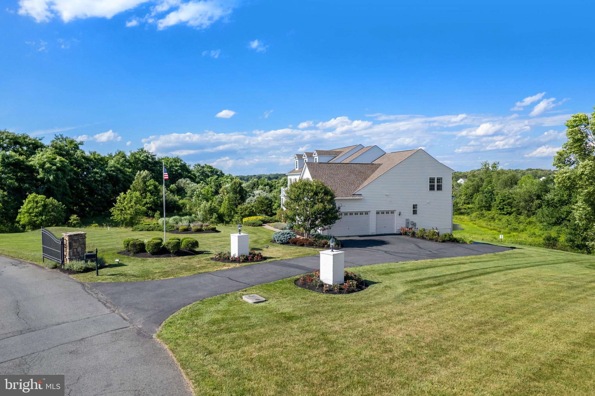 HUNTLEIGH AT CREIGHTON FARMS - Residential