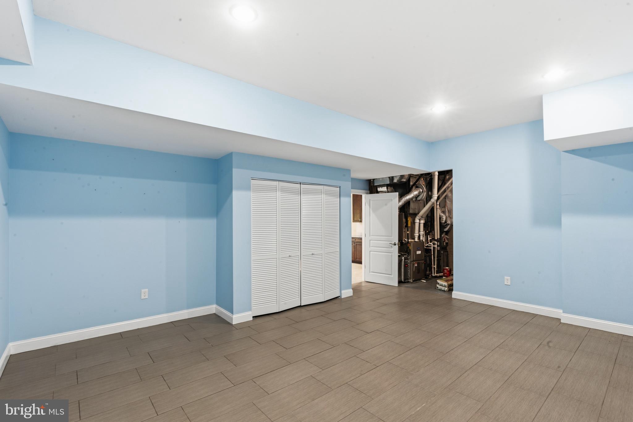 HUNTLEIGH AT CREIGHTON FARMS - Residential