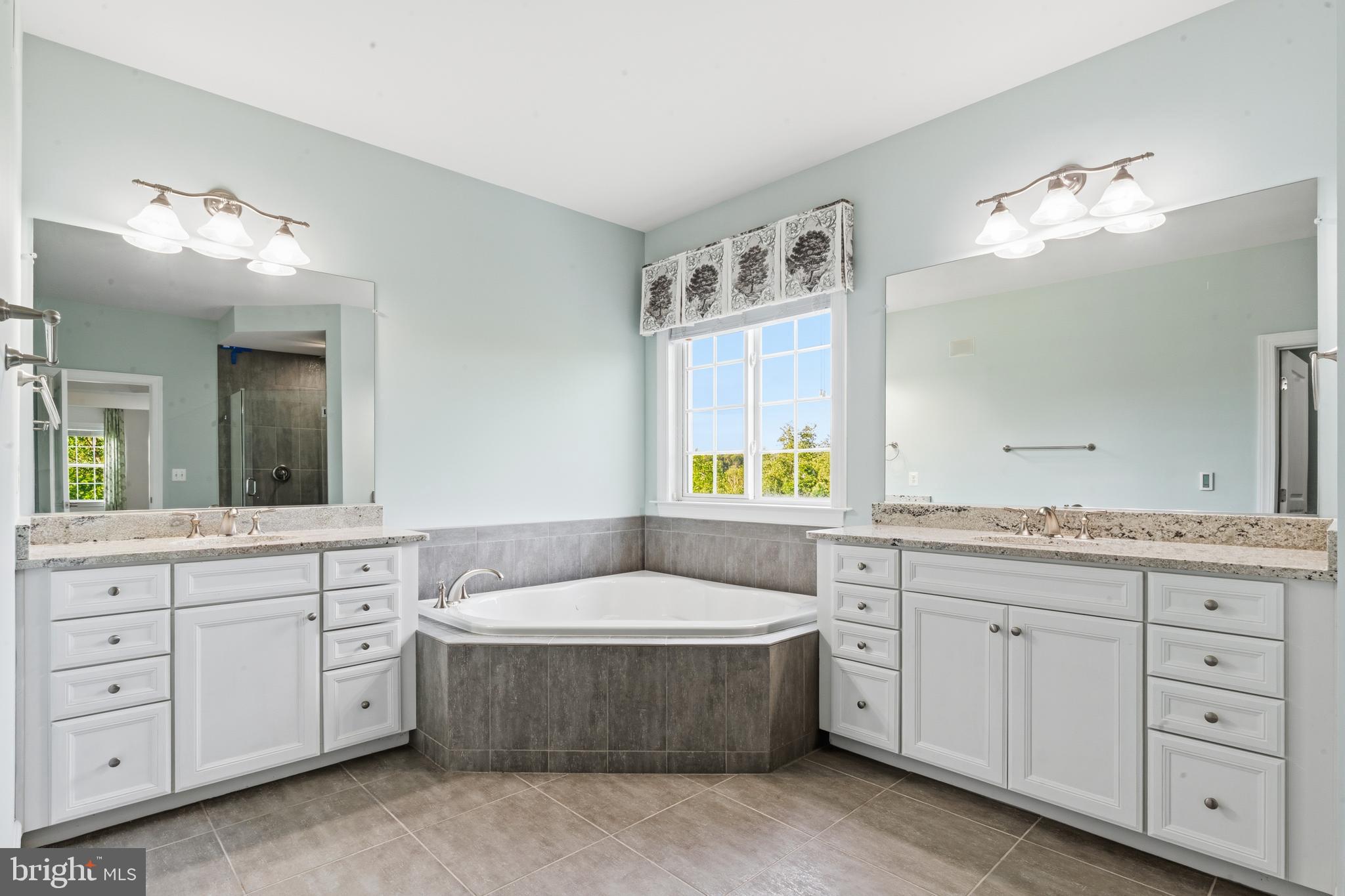 HUNTLEIGH AT CREIGHTON FARMS - Residential