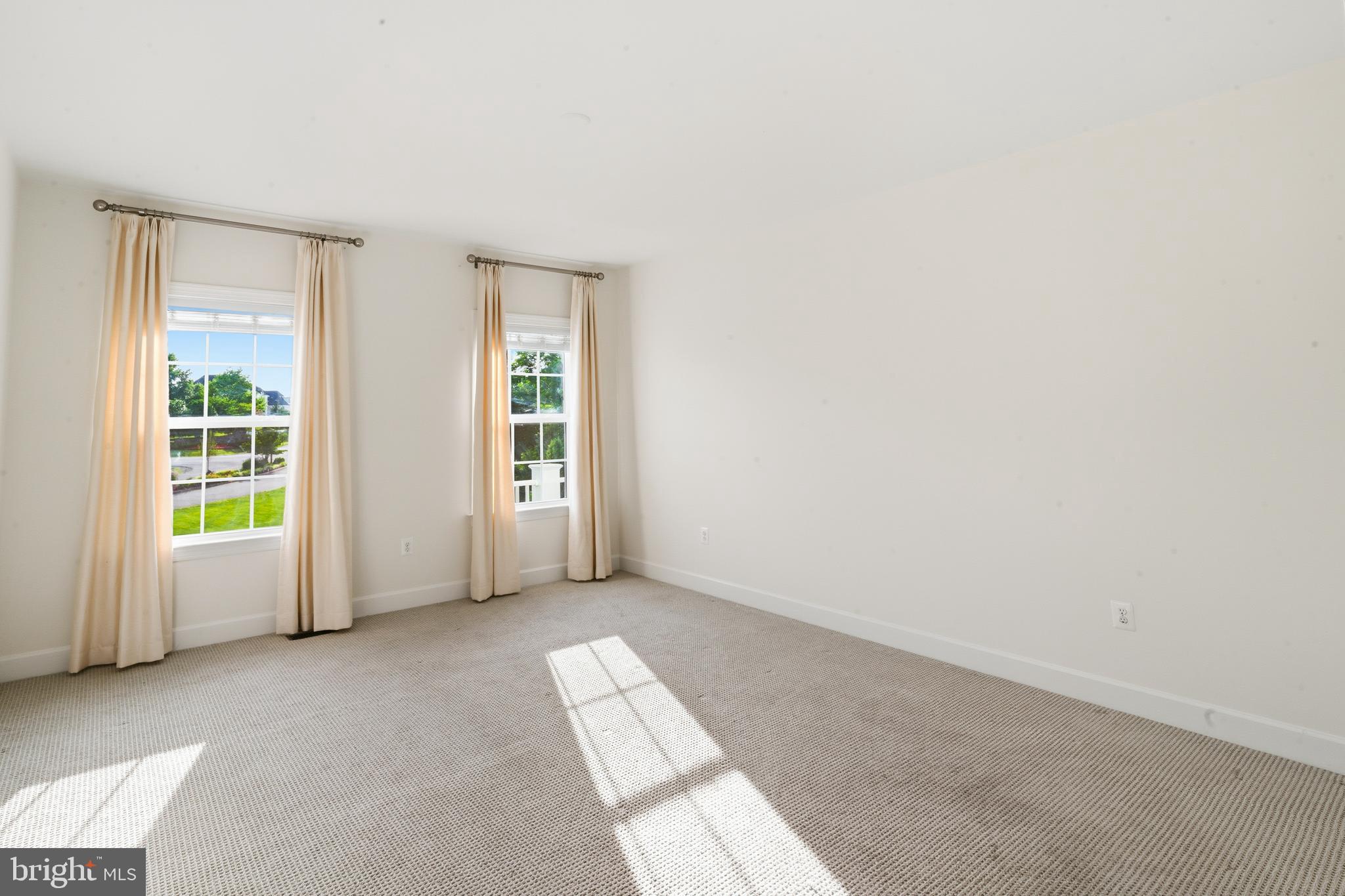 HUNTLEIGH AT CREIGHTON FARMS - Residential