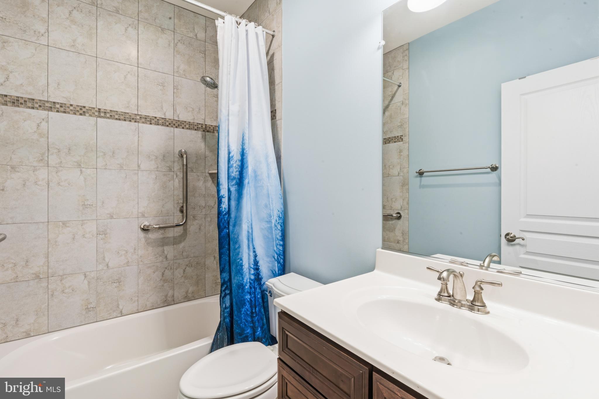 HUNTLEIGH AT CREIGHTON FARMS - Residential