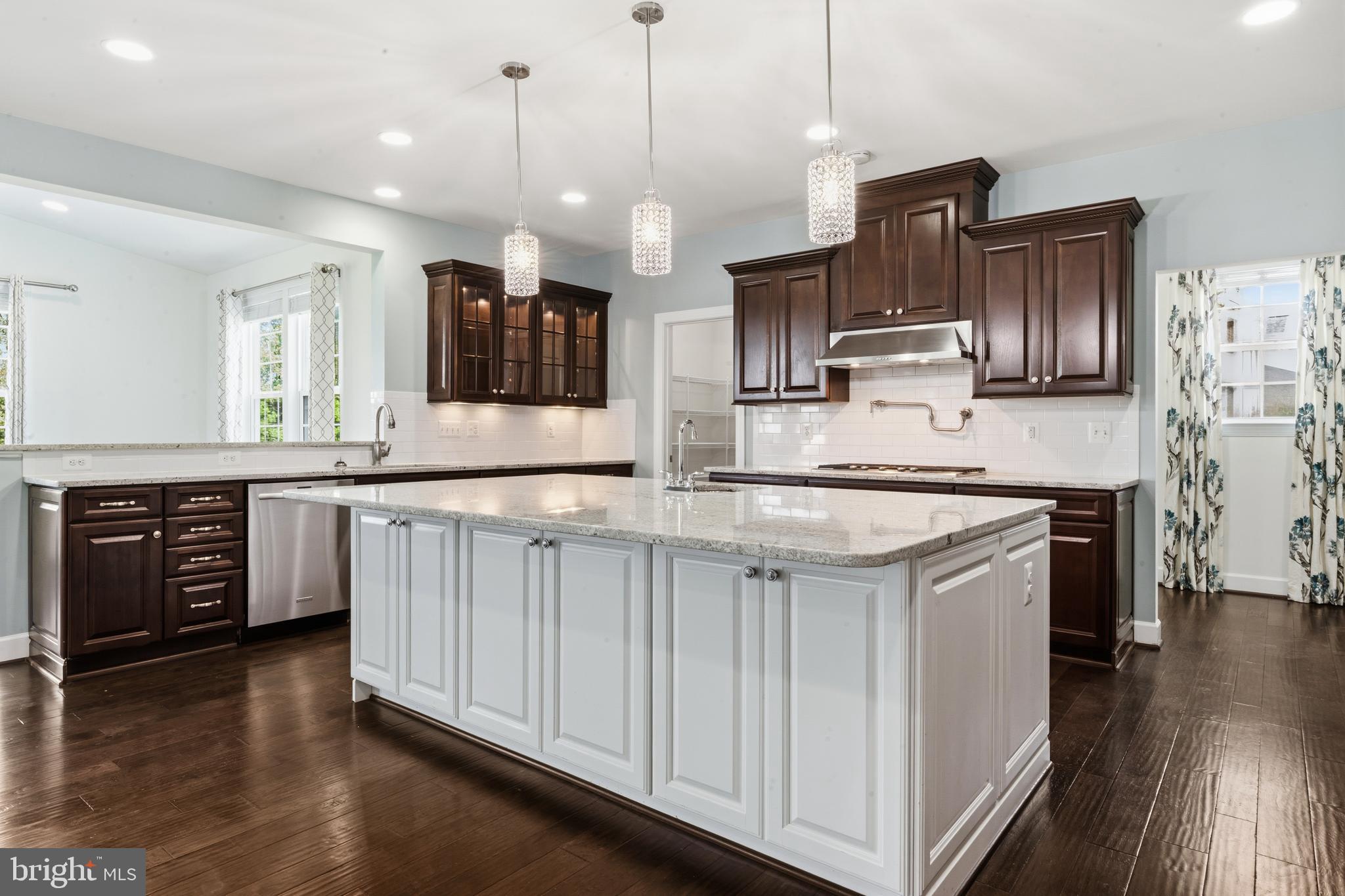 HUNTLEIGH AT CREIGHTON FARMS - Residential