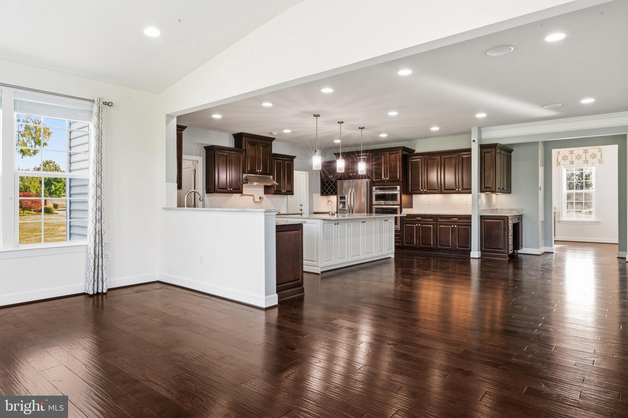 HUNTLEIGH AT CREIGHTON FARMS - Residential