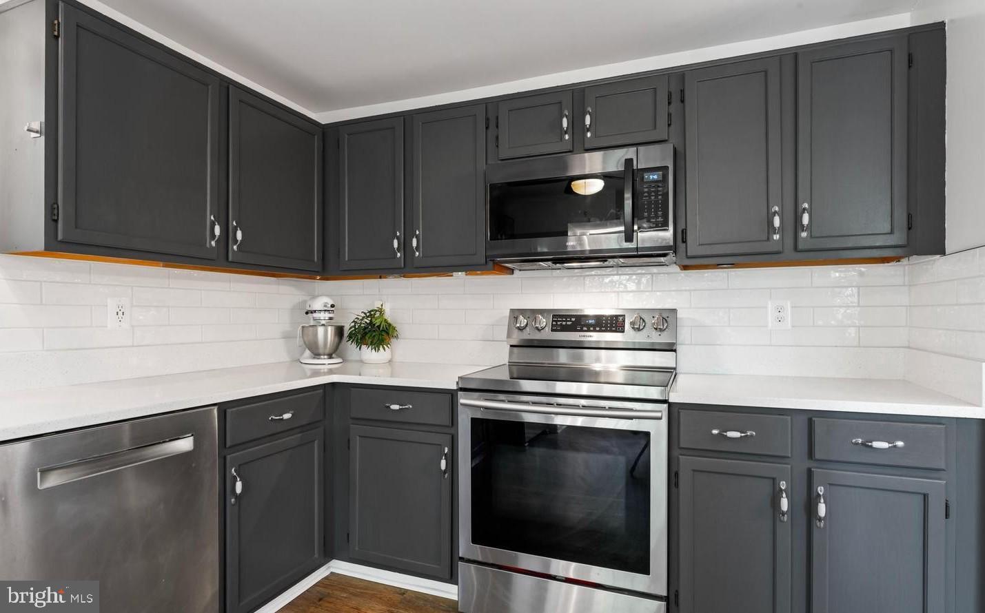 SINGLETONS GROVE - Residential Lease