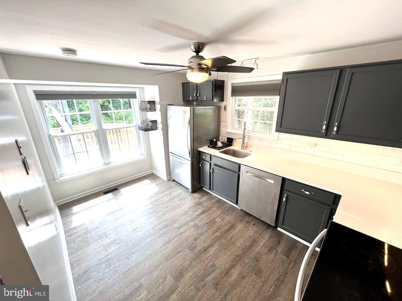 SINGLETONS GROVE - Residential Lease