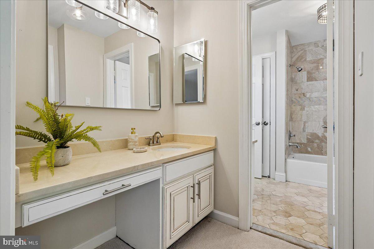 FALCONHURST - Residential