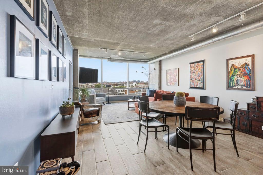 LOCUST POINT - Residential