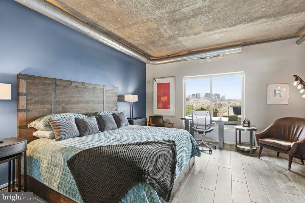 LOCUST POINT - Residential