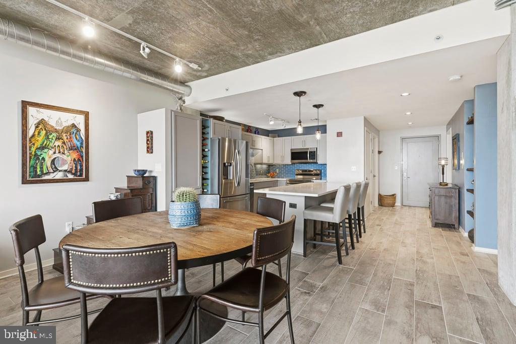 LOCUST POINT - Residential