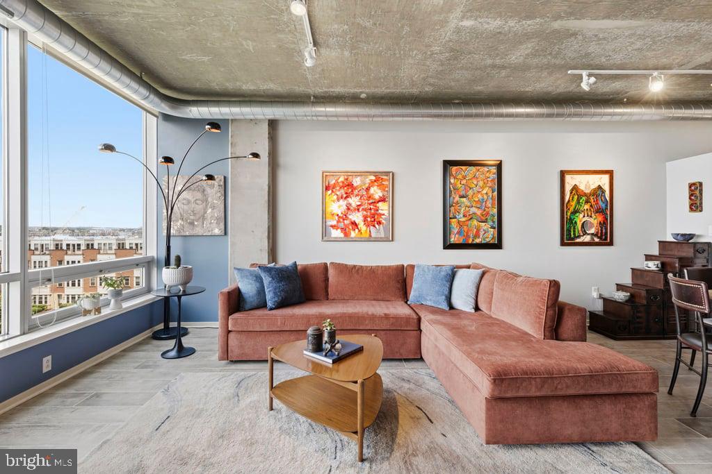 LOCUST POINT - Residential