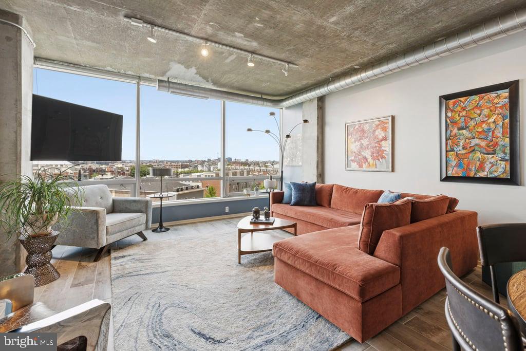 LOCUST POINT - Residential