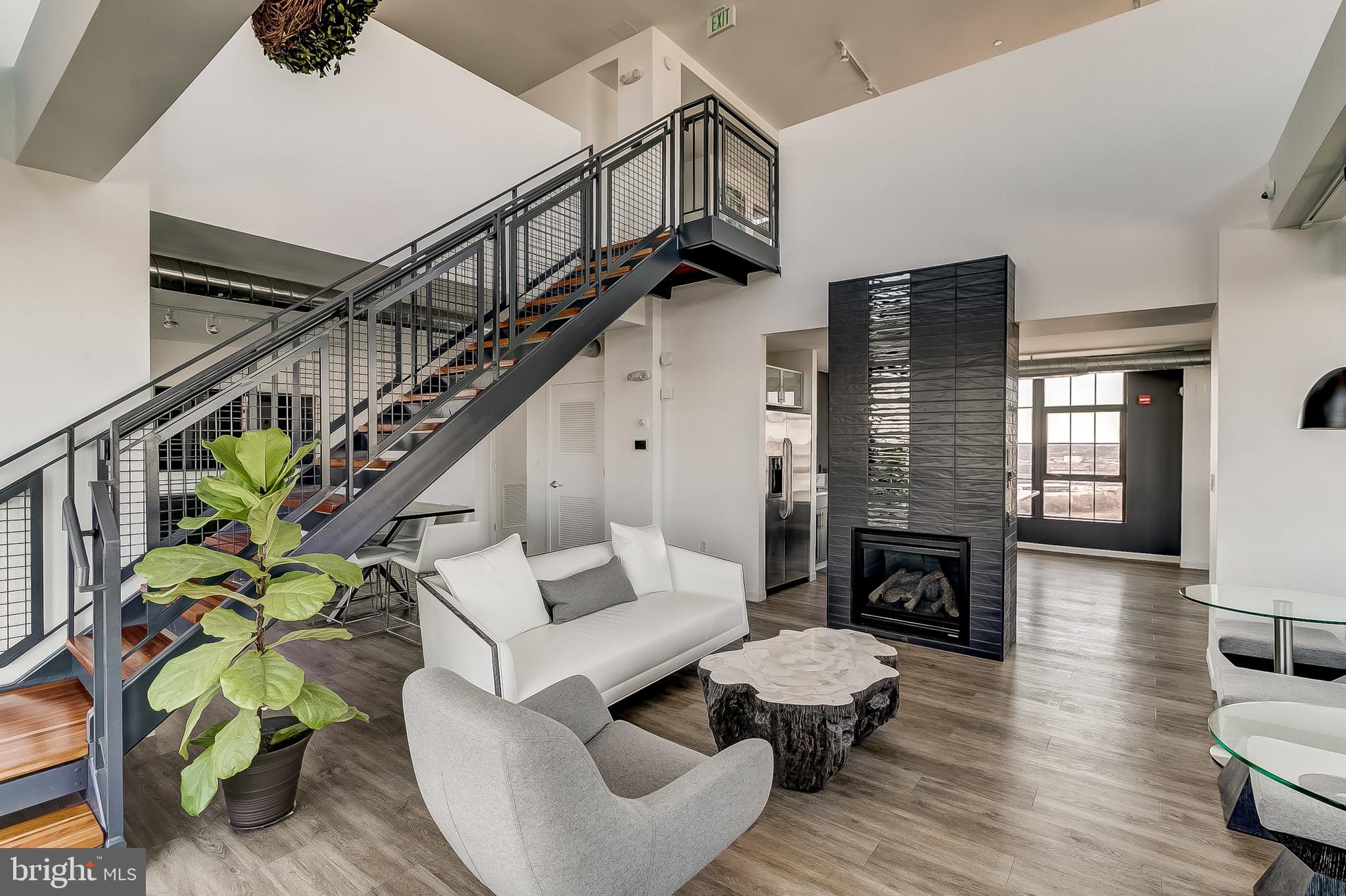 LOCUST POINT - Residential