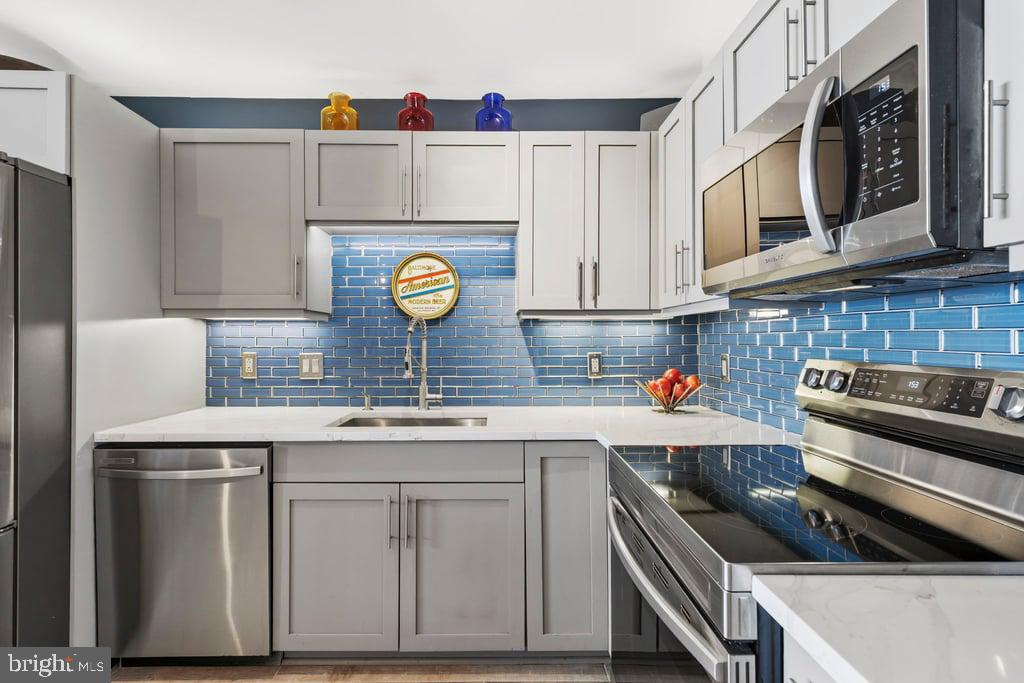 LOCUST POINT - Residential