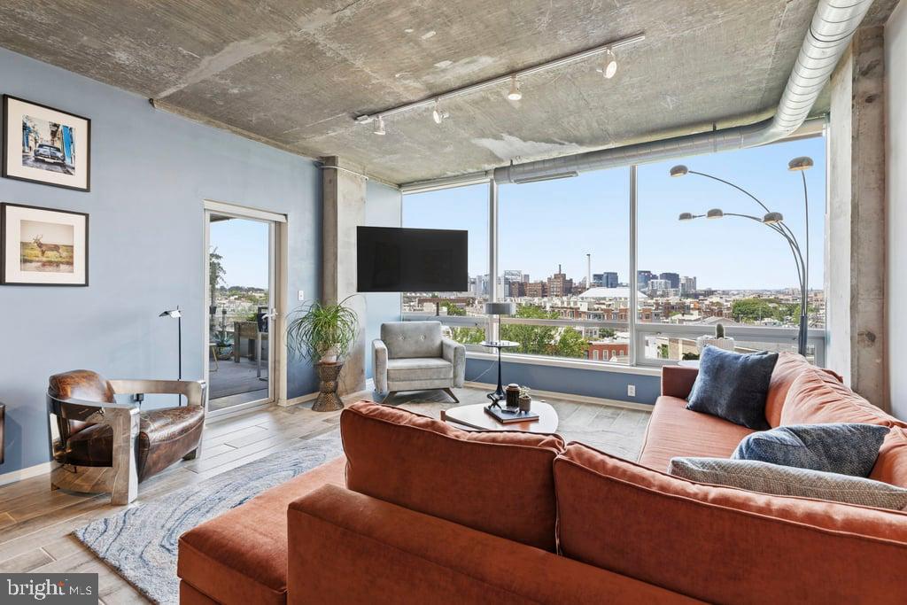 LOCUST POINT - Residential