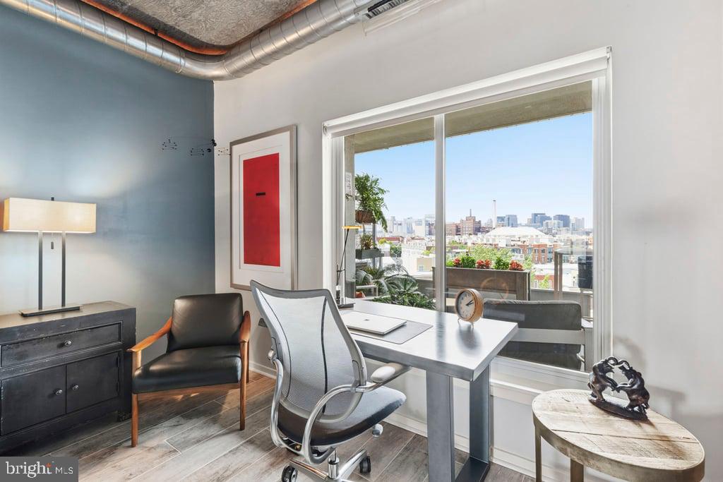 LOCUST POINT - Residential