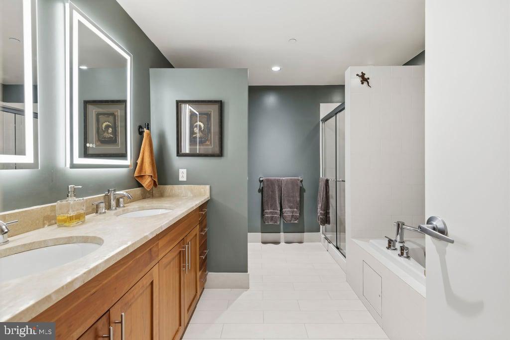 LOCUST POINT - Residential