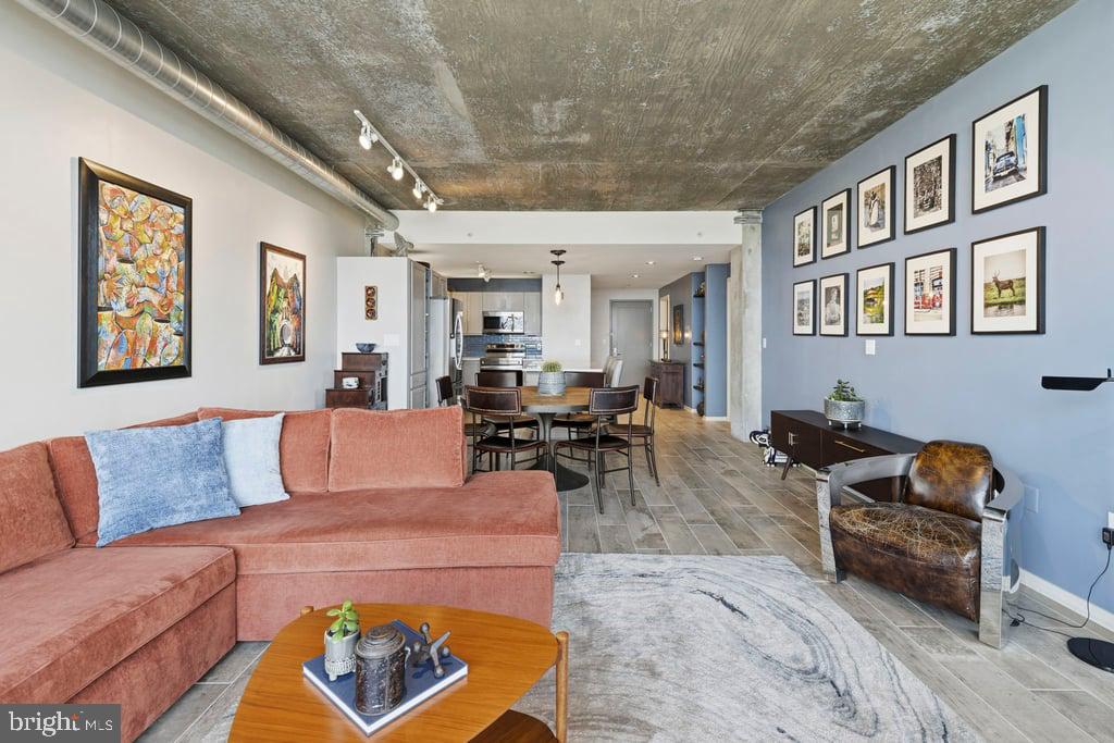 LOCUST POINT - Residential