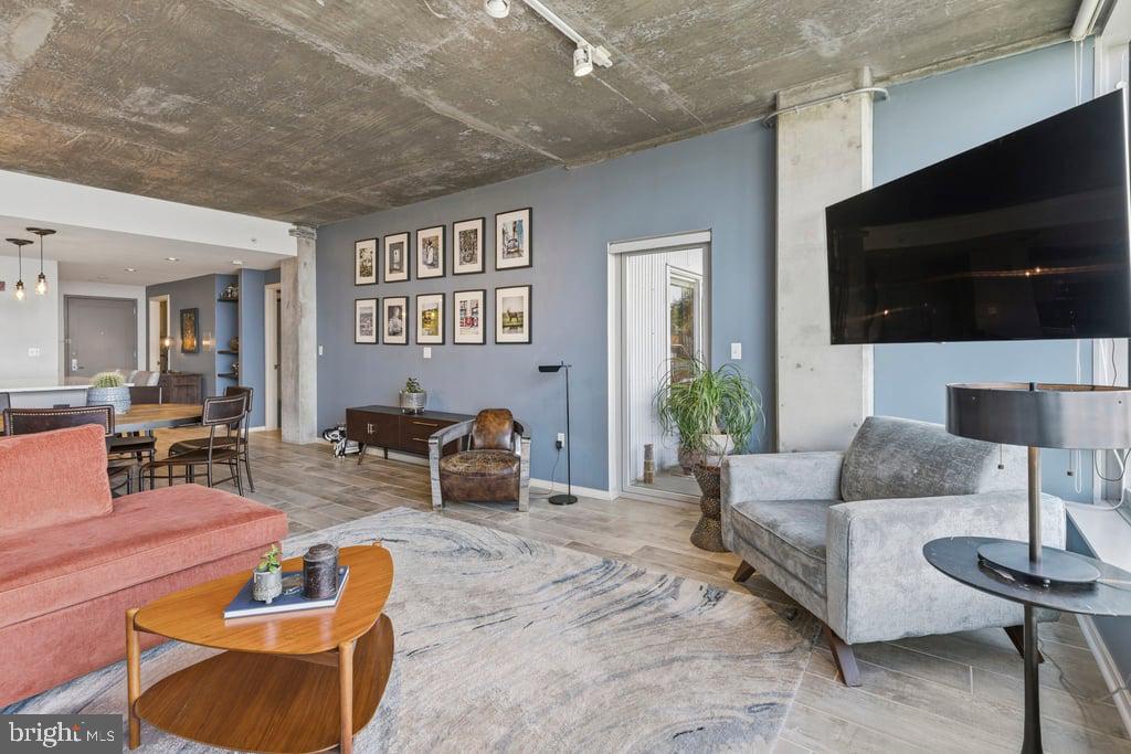 LOCUST POINT - Residential