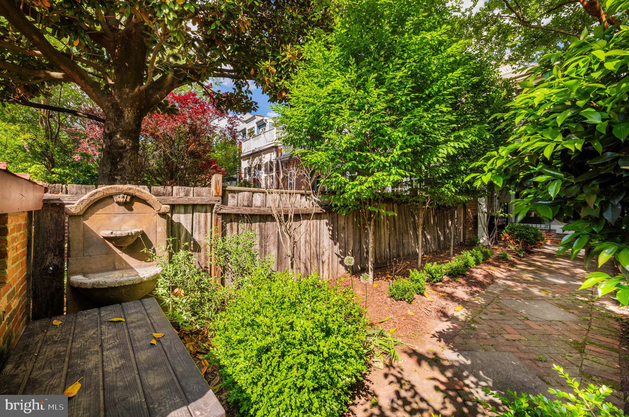OLD TOWN ALEXANDRIA - Residential