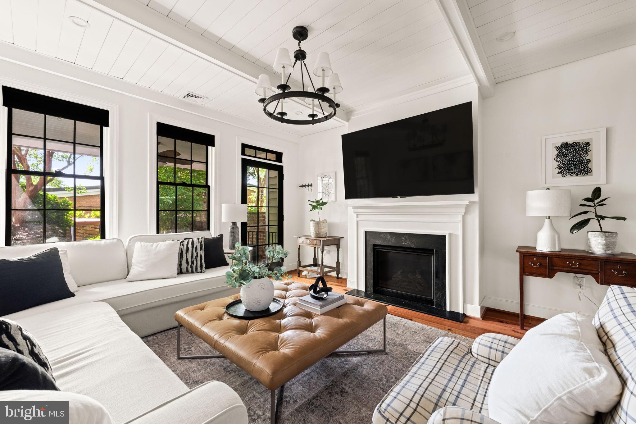 OLD TOWN ALEXANDRIA - Residential
