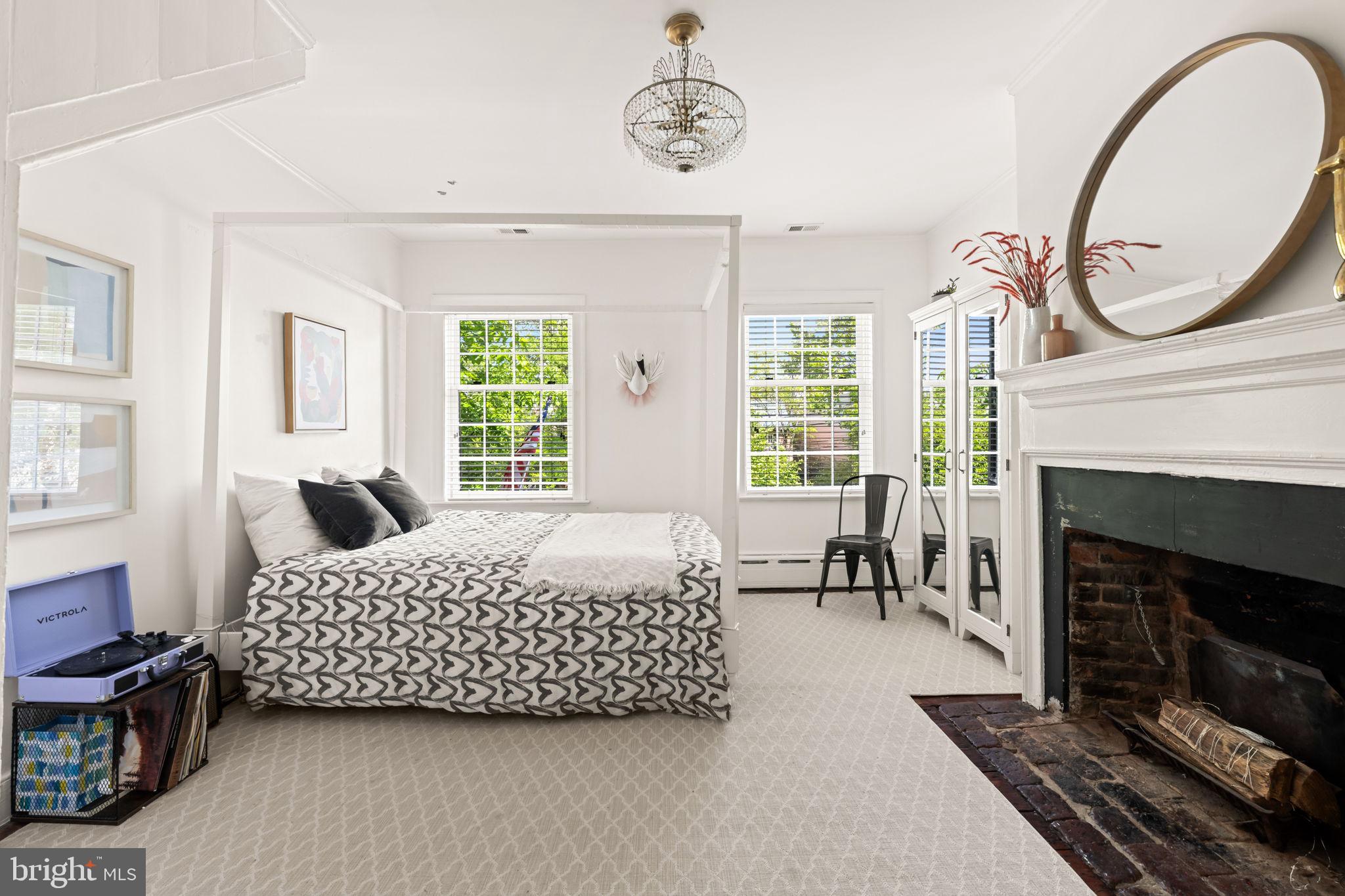 OLD TOWN ALEXANDRIA - Residential