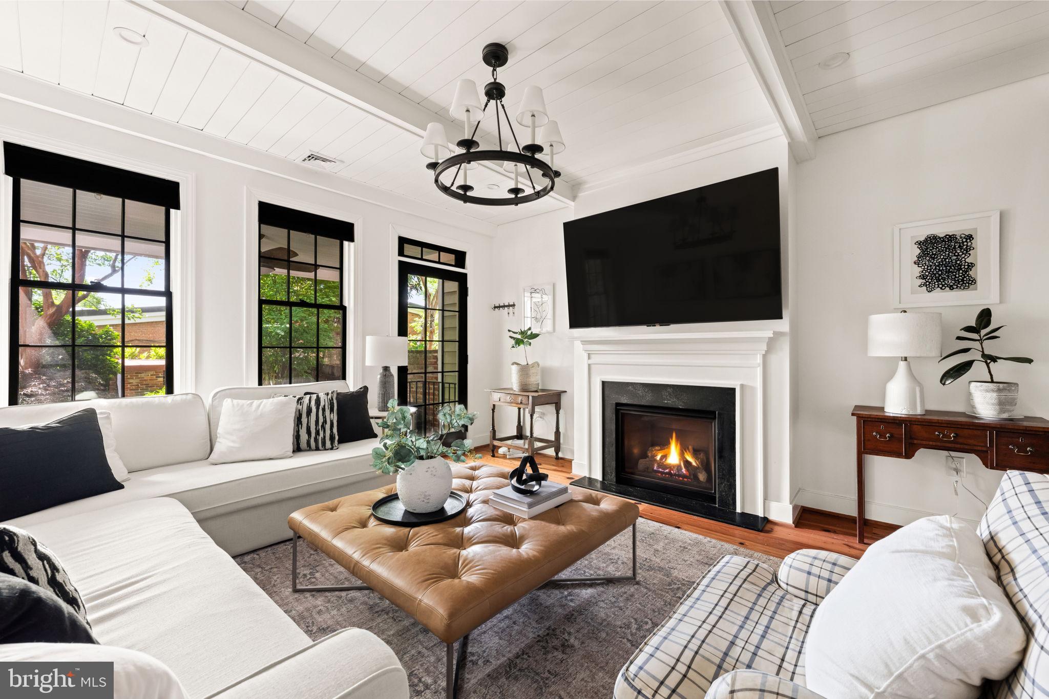 OLD TOWN ALEXANDRIA - Residential