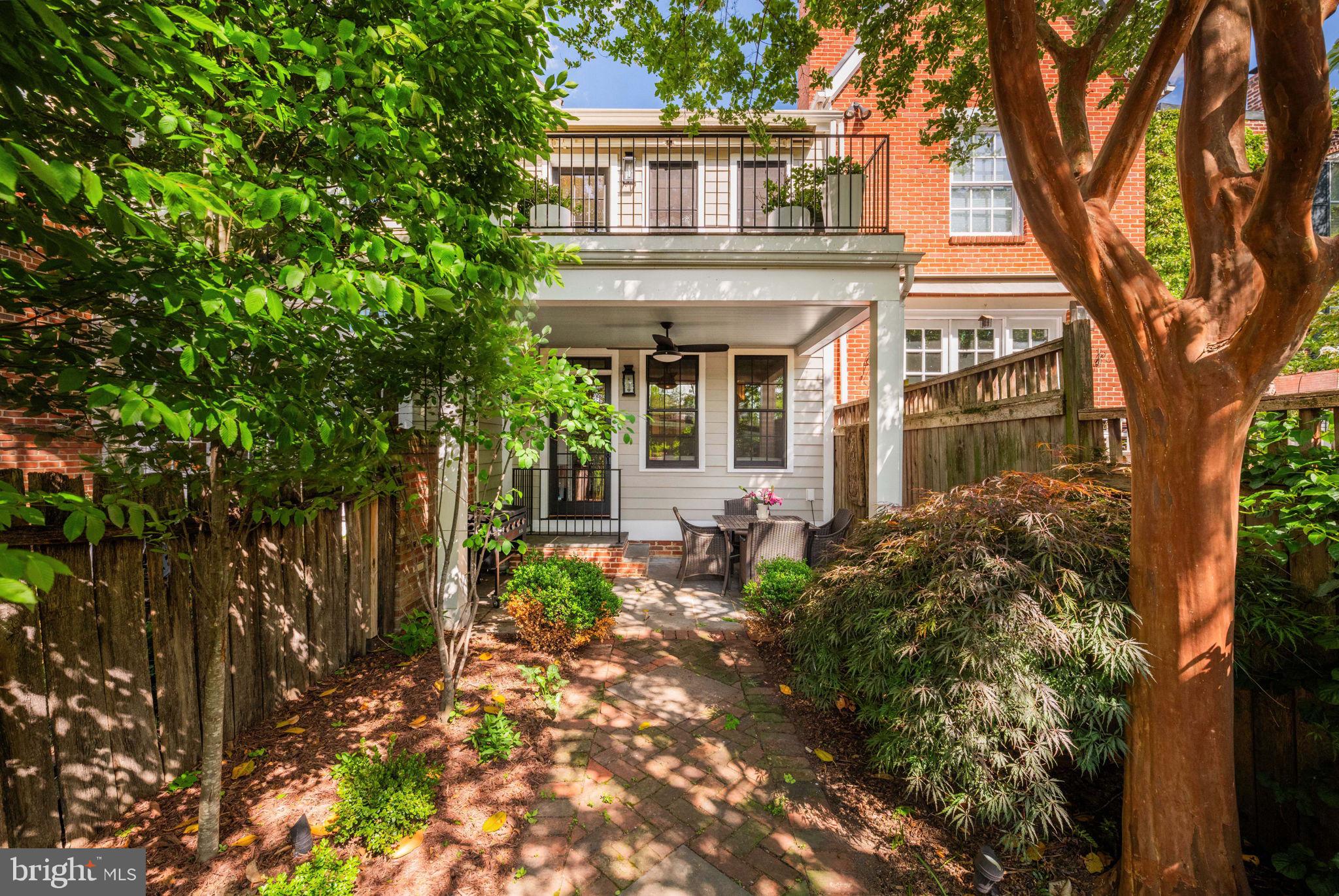 OLD TOWN ALEXANDRIA - Residential