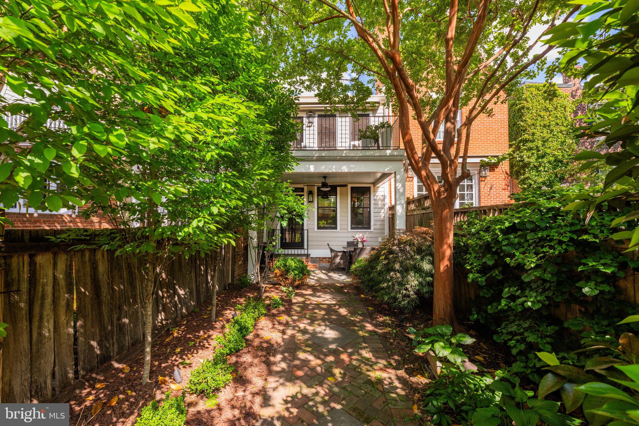 OLD TOWN ALEXANDRIA - Residential