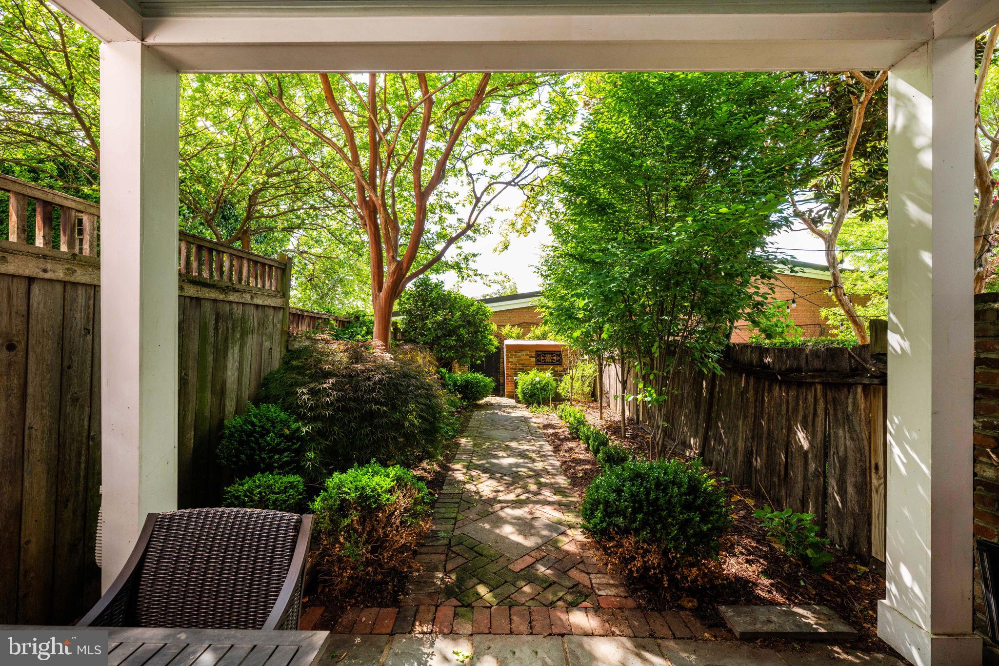 OLD TOWN ALEXANDRIA - Residential